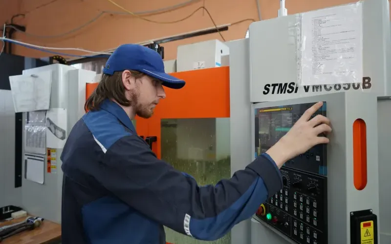 Обрабатывающий центр фрезерный VMC850 Обрабатывающий центр фрезерный VMC850